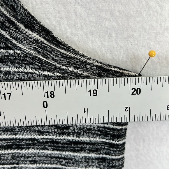Athleta Women’s Tank / Tee Sz L Black & White Stripe Modal/Polyester EUC - Picture 9 of 10